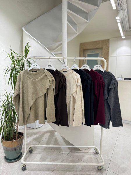 بلوزة بيج فاتح مع وشاح