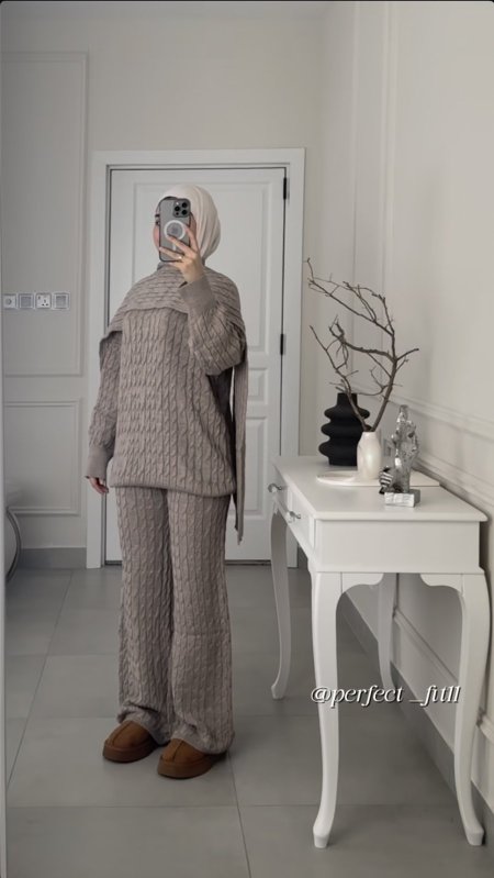 طقم صوف  كابتشينو جدايل مع سكارف