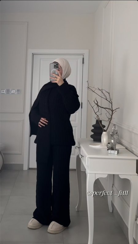 طقم صوف اسود جدايل مع سكارف