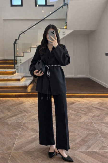 بليزر اسود مع حزام مميز