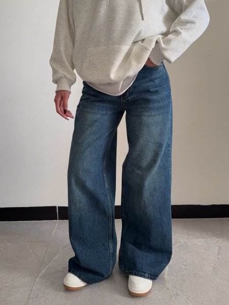 بنطلون جينز فاتح عريض