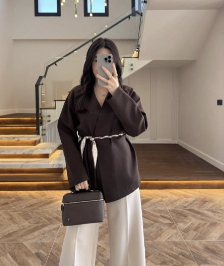 بليزر بني مع حزام مميز