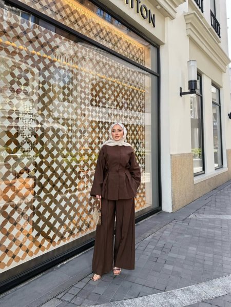 طقم ربيعي بني