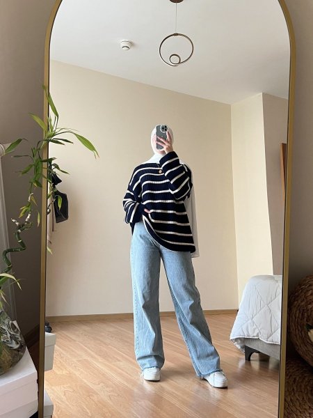 بلوزة صوف مقلمة كحلي